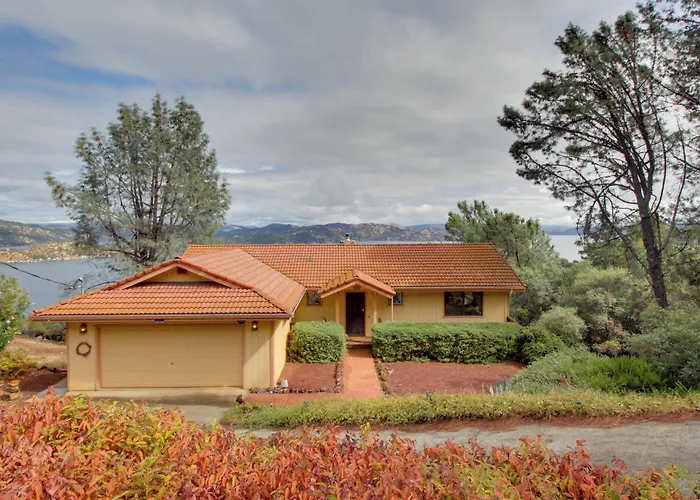 Spacious Kelseyville Home W/ Large Lakefront Deck!